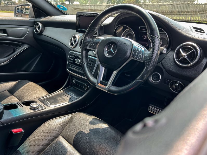 
								Mercedes-Benz CLA 200 AMG full									