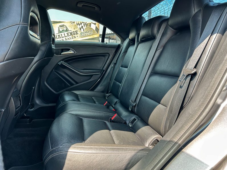 
								Mercedes-Benz CLA 200 AMG full									