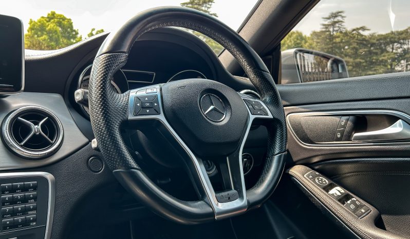 
								Mercedes-Benz CLA 200 AMG full									