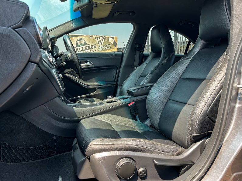 
								Mercedes-Benz CLA 200 AMG full									