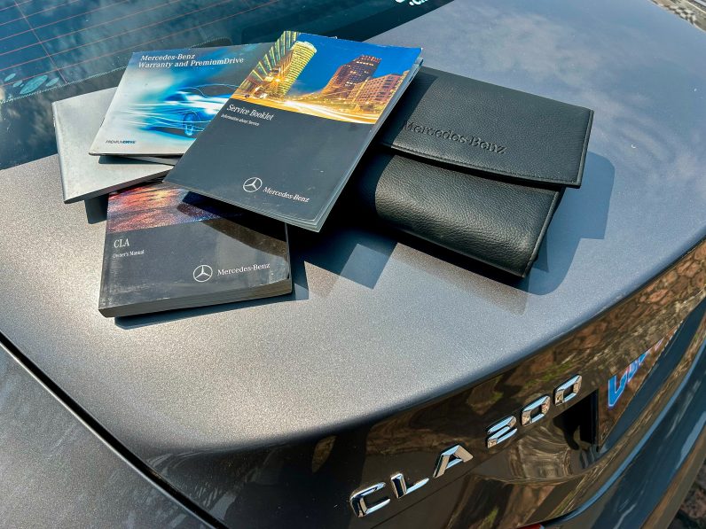 
								Mercedes-Benz CLA 200 AMG full									