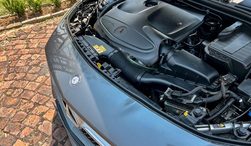 
								Mercedes-Benz CLA 200 AMG full									