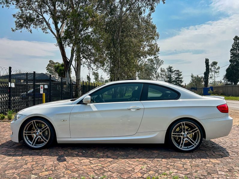 
								BMW 3 Series 335i Coupe M Sport full									
