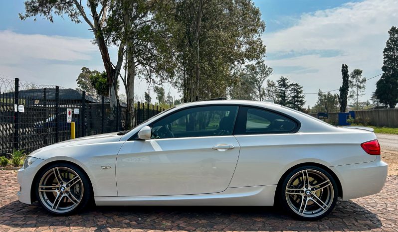 
								BMW 3 Series 335i Coupe M Sport full									