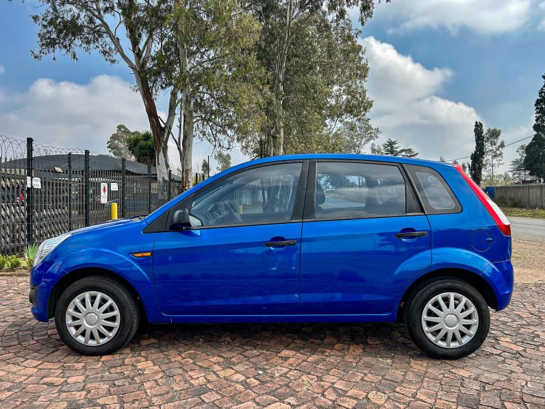 
								Ford Figo 1.4 Ambiente full									