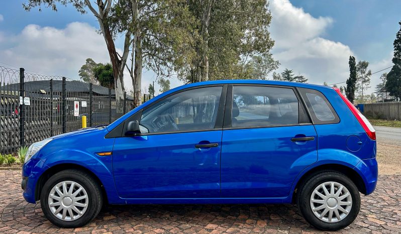 
								Ford Figo 1.4 Ambiente full									