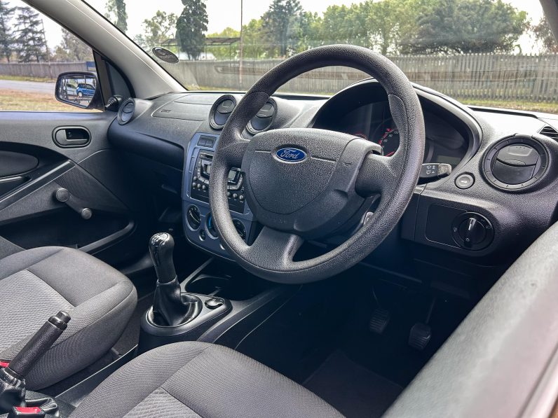 
								Ford Figo 1.4 Ambiente full									