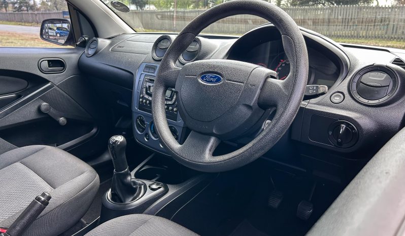 
								Ford Figo 1.4 Ambiente full									