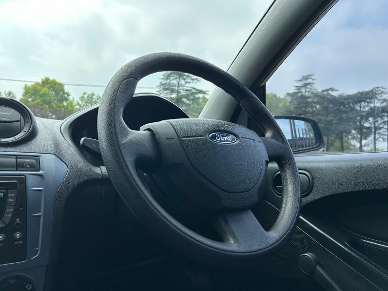 
								Ford Figo 1.4 Ambiente full									