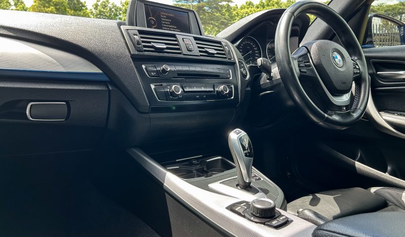 
								BMW 118i M Sport full									