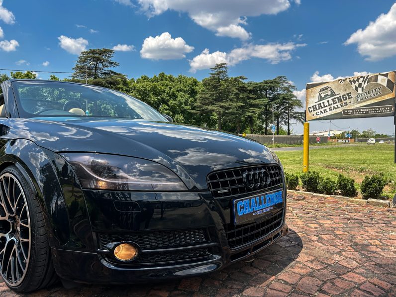 
								Audi TT Roadster 3.2 quattro full									