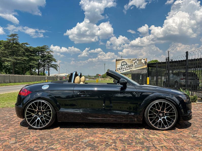
								Audi TT Roadster 3.2 quattro full									