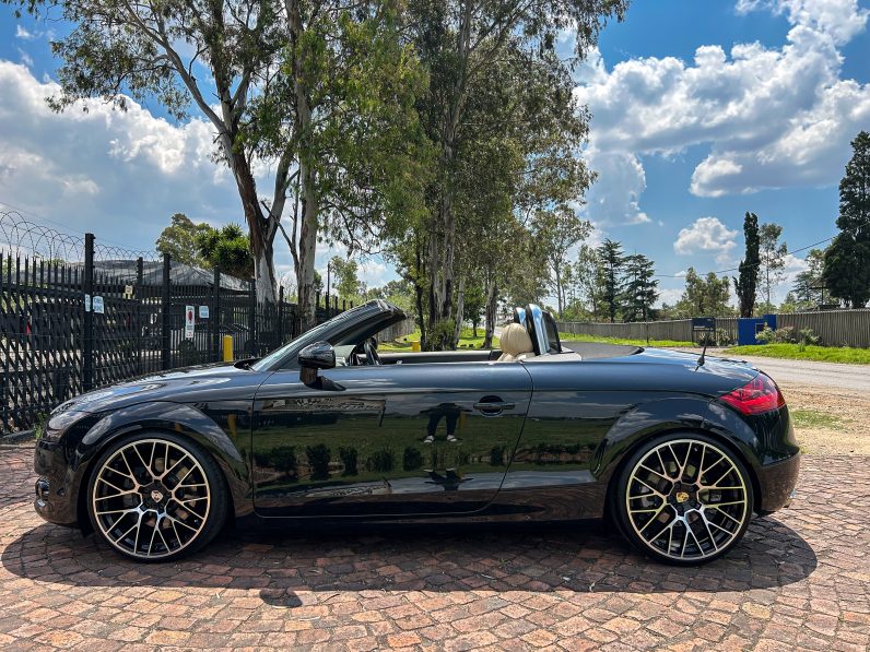
								Audi TT Roadster 3.2 quattro full									