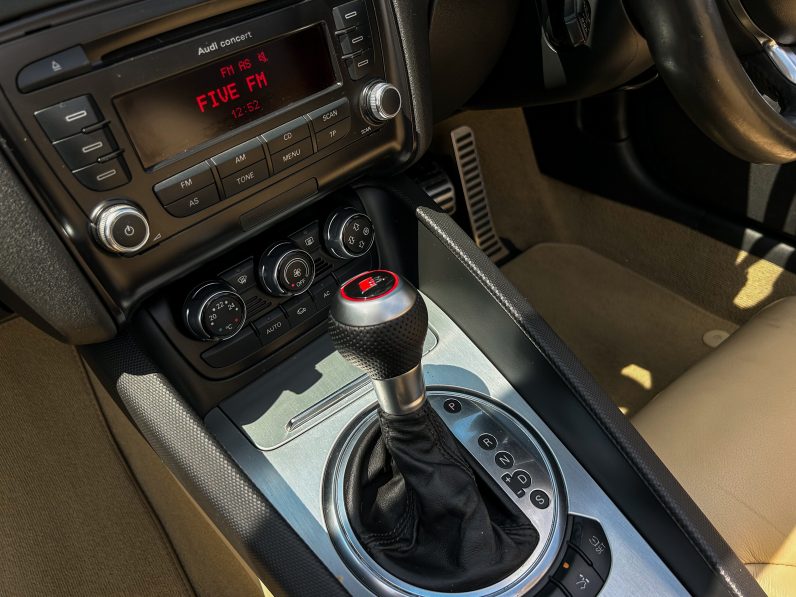 
								Audi TT Roadster 3.2 quattro full									