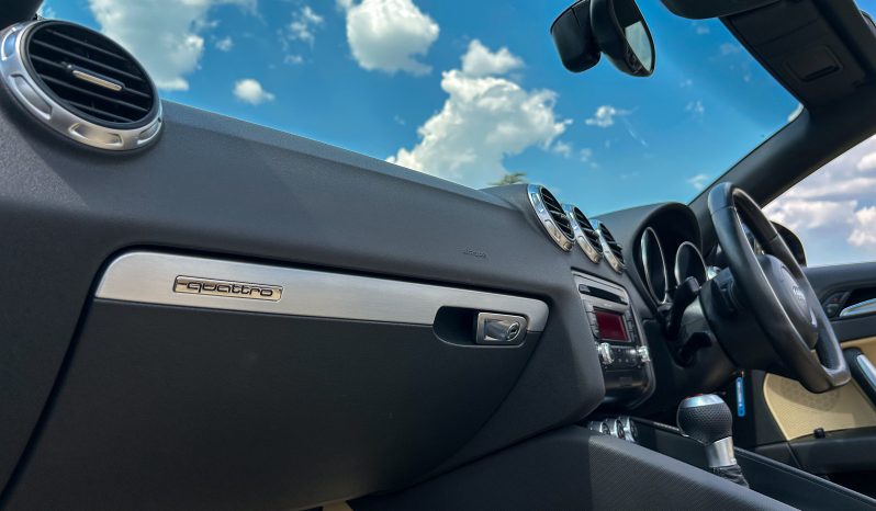 
								Audi TT Roadster 3.2 quattro full									